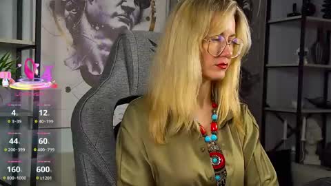 Snapshot of whitneypunnch chatting on April 20, 2:42 pm whitneypunnch online show from April 20, 2:42 pm