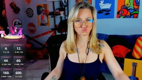 Snapshot of whitneypunnch chatting on May 8, 6:30 am whitneypunnch online show from May 8, 6:30 am