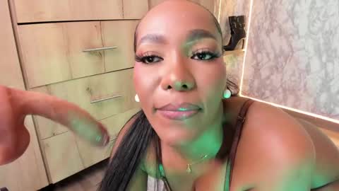 Snapshot of whitneyyfox chatting on May 27, 10:51 pm whitneyyfox online show from May 27, 10:51 pm