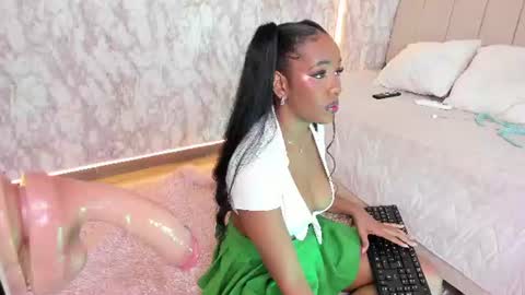 Snapshot of whitneyyfox chatting on June 15, 2:58 am whitneyyfox online show from June 15, 2:58 am