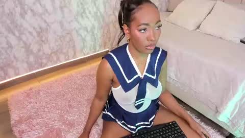 Snapshot of whitneyyfox chatting on June 25, 7:35 am whitneyyfox online show from June 25, 7:35 am