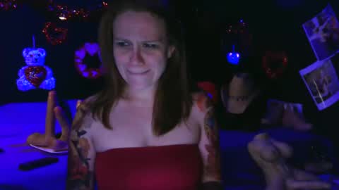 Snapshot of whosplayingwithfire chatting on February 9, 10:43 pm Fire C online show from February 9, 10:43 pm
