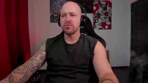 Snapshot of why_you_so_serious chatting on March 6, 6:37 pm VI online show from March 6, 6:37 pm