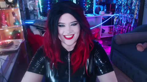 Snapshot of wickedxqueen chatting on January 19, 11:12 am Laura online show from January 19, 11:12 am