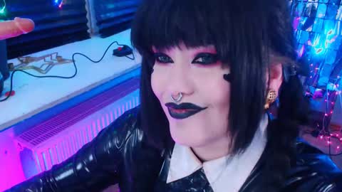 Snapshot of wickedxqueen chatting on February 4, 4:59 am Laura online show from February 4, 4:59 am