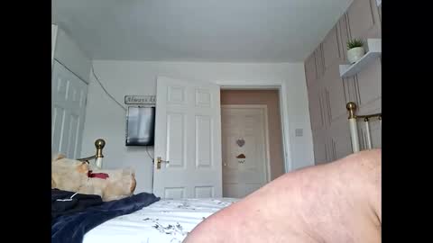 Snapshot of wifeswornknickers chatting on March 16, 4:44 pm wifeswornknickers online show from March 16, 4:44 pm