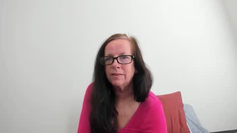 Wiggly Peach Goddess online show from February 7, 1:59 pm