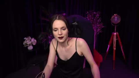 Snapshot of wild_alice_me chatting on April 19, 6:10 pm Alice online show from April 19, 6:10 pm