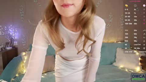 Snapshot of wild_berrrie chatting on February 11, 7:16 pm Alice online show from February 11, 7:16 pm