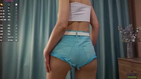 Snapshot of wild_berrrie chatting on March 2, 5:58 pm Alice online show from March 2, 5:58 pm