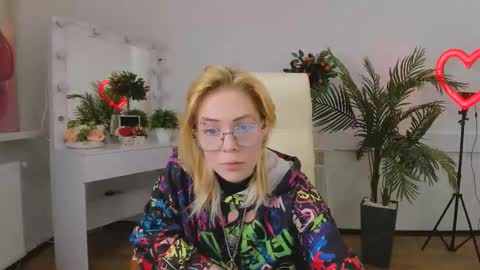 Snapshot of wild_berry_soul chatting on October 16, 6:36 am wild_berry_soul online show from October 16, 6:36 am