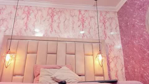 wild_firee_ online show from December 21, 8:38 pm