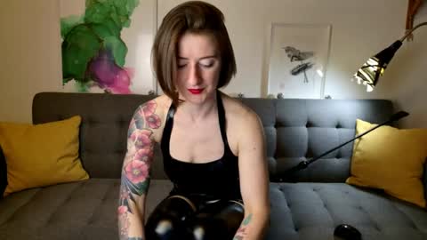 wild_peony online show from May 14, 5:42 pm