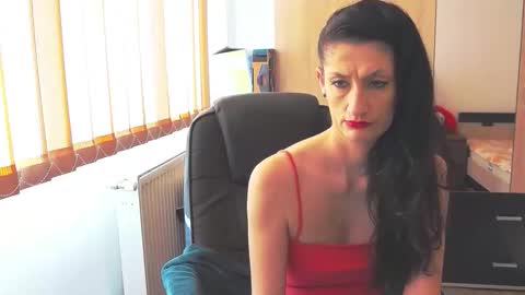 Snapshot of wildbea23 chatting on March 4, 7:25 am Bea online show from March 4, 7:25 am