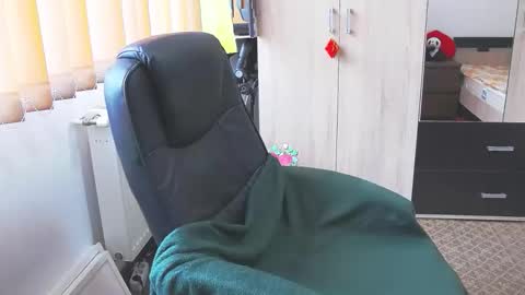 Snapshot of wildbea23 chatting on March 12, 8:20 am Bea online show from March 12, 8:20 am