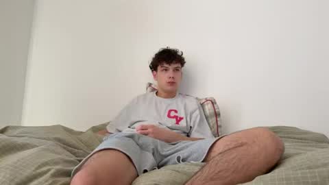 Snapshot of wilddesire18 chatting on April 7, 9:21 am wilddesire18 online show from April 7, 9:21 am