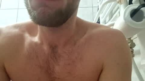 Snapshot of wildmike93 chatting on December 22, 7:05 am wildmike93 online show from December 22, 7:05 am