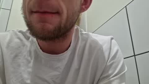 Snapshot of wildmike93 chatting on February 13, 7:21 pm wildmike93 online show from February 13, 7:21 pm