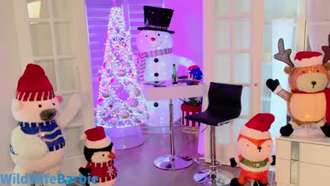 Snapshot of wildwifebarbie chatting on December 10, 4:06 pm Angelica 49 online show from December 10, 4:06 pm