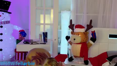 Snapshot of wildwifebarbie chatting on December 11, 4:31 pm Angelica 49 online show from December 11, 4:31 pm