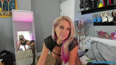 Snapshot of wildwifebarbie chatting on April 10, 3:50 pm Angelica 49 online show from April 10, 3:50 pm