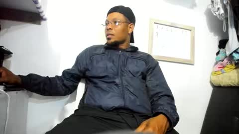 Snapshot of wilfer484725 chatting on June 5, 1:45 am wilfer online show from June 5, 1:45 am