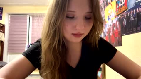 Snapshot of willenasow chatting on February 16, 6:26 pm Olivia online show from February 16, 6:26 pm