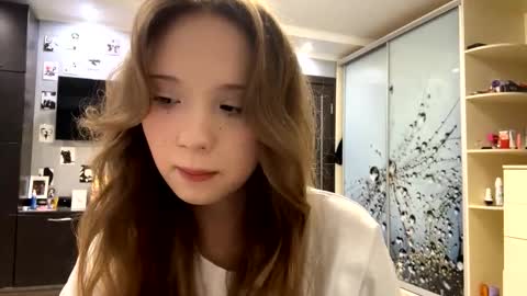 Snapshot of willenasow chatting on February 22, 5:00 pm Olivia online show from February 22, 5:00 pm