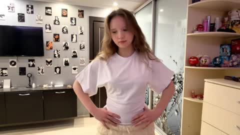 Snapshot of willenasow chatting on March 30, 3:13 pm Olivia online show from March 30, 3:13 pm