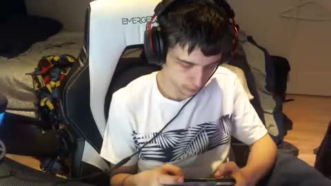 willfro_ online show from October 16, 2:45 am