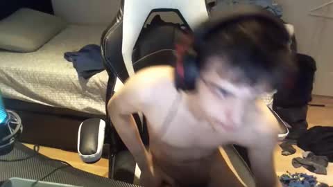 willfro_ online show from October 18, 3:53 am