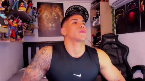 Snapshot of william_dracko9 chatting on February 13, 3:46 am Dracko online show from February 13, 3:46 am