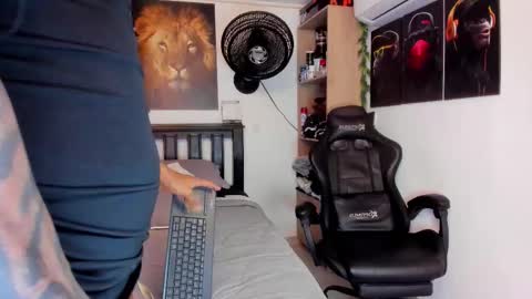 Snapshot of william_dracko9 chatting on March 8, 3:54 am Dracko online show from March 8, 3:54 am