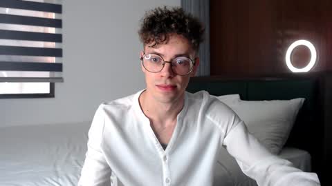 Snapshot of william_henry_a chatting on January 25, 9:57 am William online show from January 25, 9:57 am