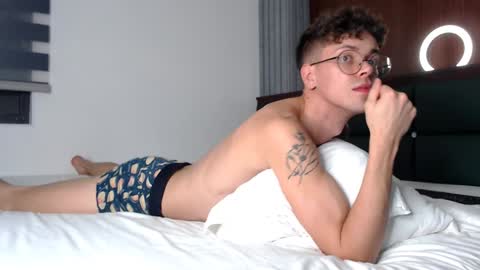 Snapshot of william_henry_a chatting on January 25, 12:58 pm William online show from January 25, 12:58 pm