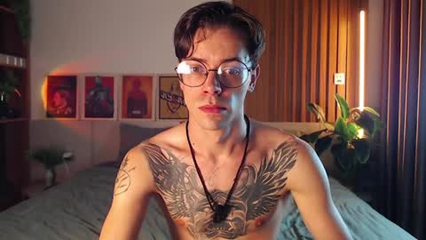 Snapshot of william_henry_a chatting on April 3, 1:42 pm William online show from April 3, 1:42 pm
