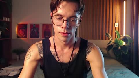 Snapshot of william_henry_a chatting on April 4, 2:36 pm William online show from April 4, 2:36 pm