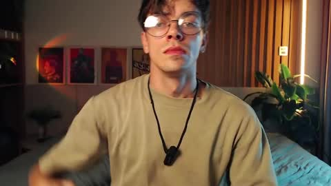 Snapshot of william_henry_a chatting on April 5, 3:31 pm William online show from April 5, 3:31 pm