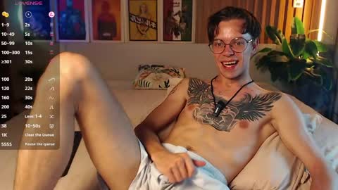 Snapshot of william_henry_a chatting on April 14, 2:45 pm William online show from April 14, 2:45 pm