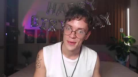 Snapshot of william_henry_a chatting on May 7, 2:22 pm William online show from May 7, 2:22 pm
