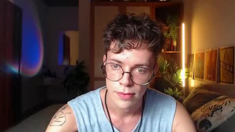 Snapshot of william_henry_a chatting on May 13, 2:47 pm William online show from May 13, 2:47 pm