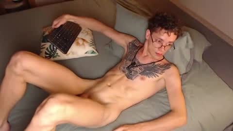 Snapshot of william_henry_a chatting on May 14, 1:07 pm William online show from May 14, 1:07 pm