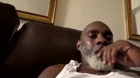 Snapshot of williebobo18 chatting on November 9, 10:02 am williebobo18 online show from November 9, 10:02 am