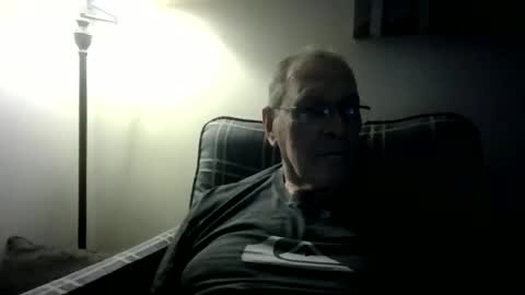 Snapshot of willnedoher chatting on April 29, 3:32 am Willhedoher online show from April 29, 3:32 am