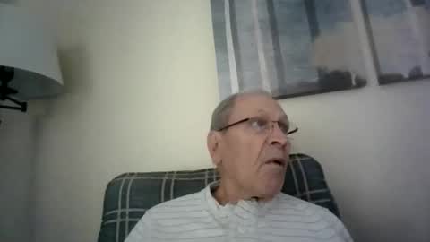 Snapshot of willnedoher chatting on May 15, 3:19 pm Willhedoher online show from May 15, 3:19 pm