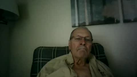 Snapshot of willnedoher chatting on May 17, 12:23 pm Willhedoher online show from May 17, 12:23 pm