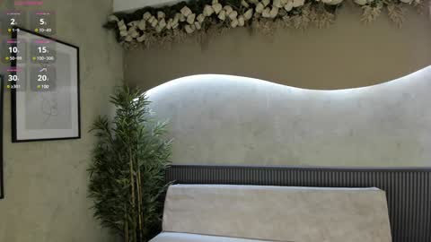 Ms Willow online show from December 9, 8:33 pm