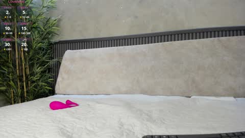 Ms Willow online show from December 12, 6:10 pm