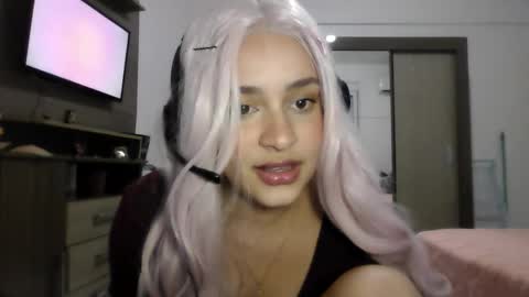 Snapshot of willowlk chatting on April 3, 1:36 am Willow online show from April 3, 1:36 am