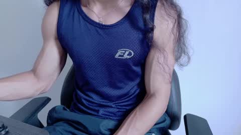 Snapshot of willy_veins chatting on May 21, 1:18 pm willy_veins online show from May 21, 1:18 pm